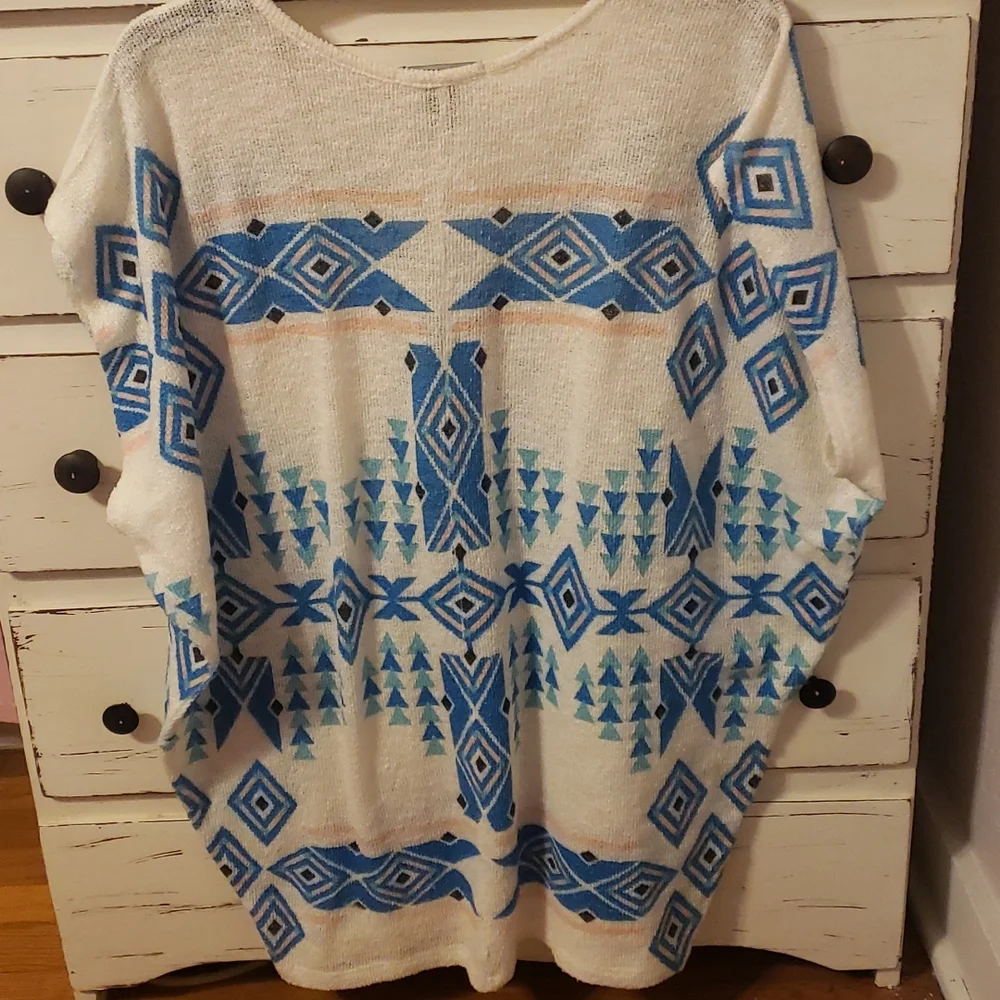 Aztec Top - Picture 6 of 7
